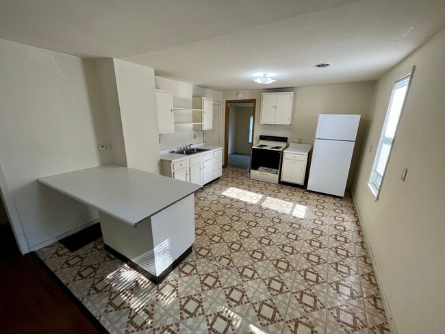 Building Photo - 2 bedroom; 1 bathroom House - AVAILABLE SOON!