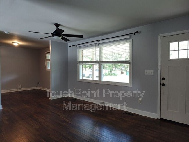 Building Photo - 303 Cedarwood Ln