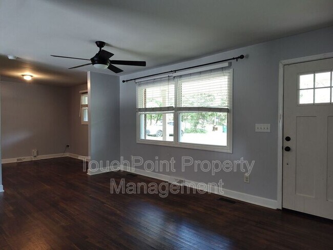 Foto del edificio - 303 Cedarwood Ln