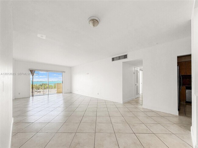 Foto del edificio - 1455 N Treasure Dr