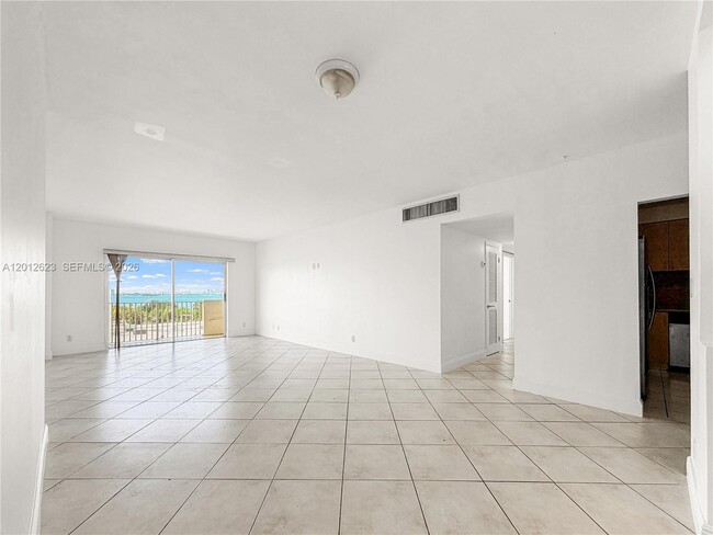 Building Photo - 1455 N Treasure Dr