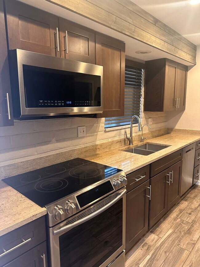 Foto del edificio - 7221 E Brooks Dr