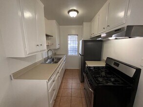 Building Photo - 1114 W 18th St