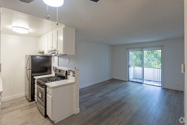 1BR,1BA- Living Room - Summer Breeze Apartments