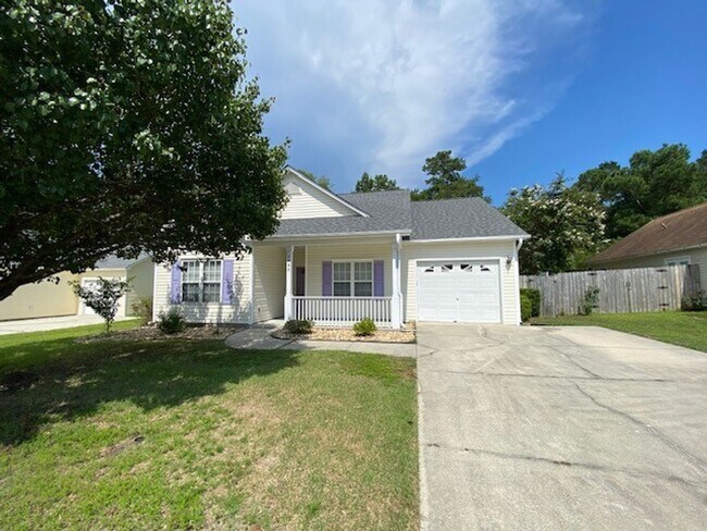 Building Photo - Welcome to this stunning 3-bedroom, 2-bath...