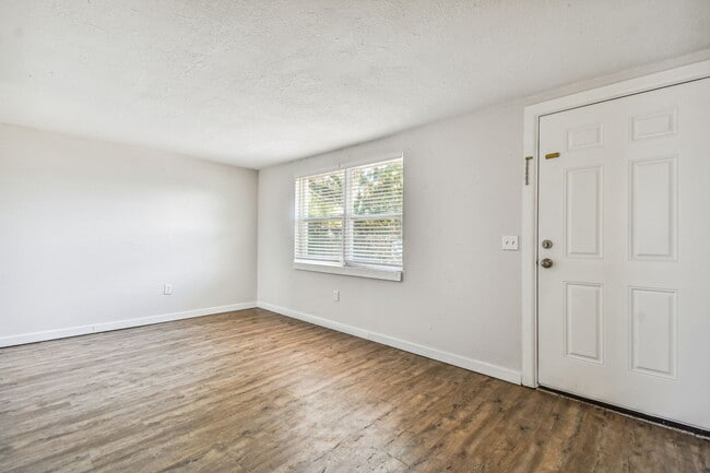 Building Photo - 5314 E Columbus Dr