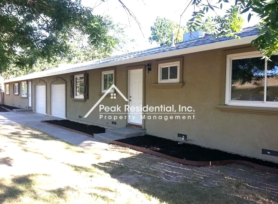 Primary Photo - Wonderful Orangevale 3bd/1ba Duplex with 1...