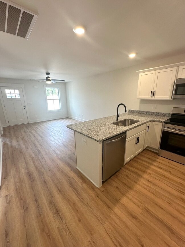 Building Photo - 343 Woods Rd