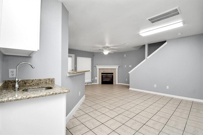 Building Photo - 10405 Shadow Oaks Dr