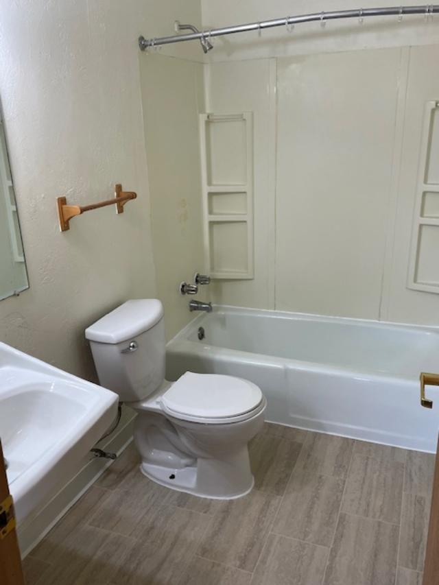 Baño - 2128 Belmont Ln