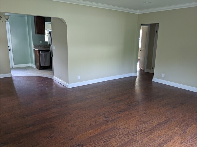 Foto del edificio - 15222 Hesby St