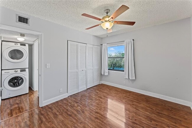 Building Photo - 11344 Taft St