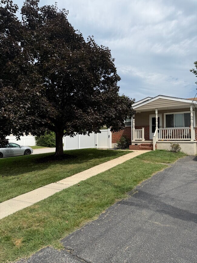 Building Photo - 6403 Beechfield Ave