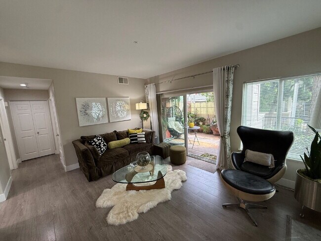 Foto del edificio - Beautiful 1 Bed/1.25 Bath Spacious Condo in Perfect San Ramon Location