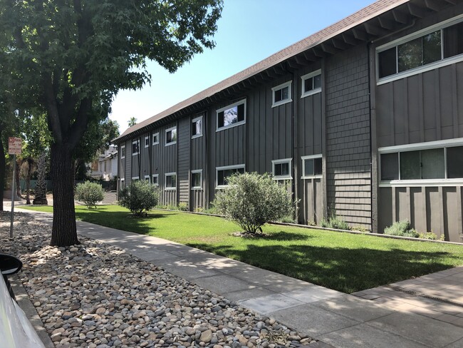 Building Photo - Ranchero Palms Apartments