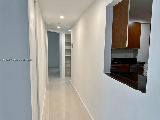 Foto del edificio - 2851 NE 183rd St