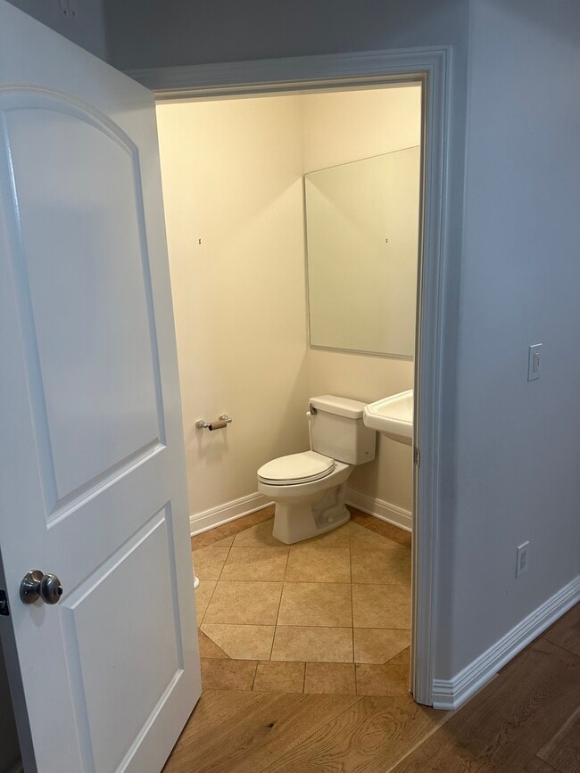 Half Bath - 14535 Margate St