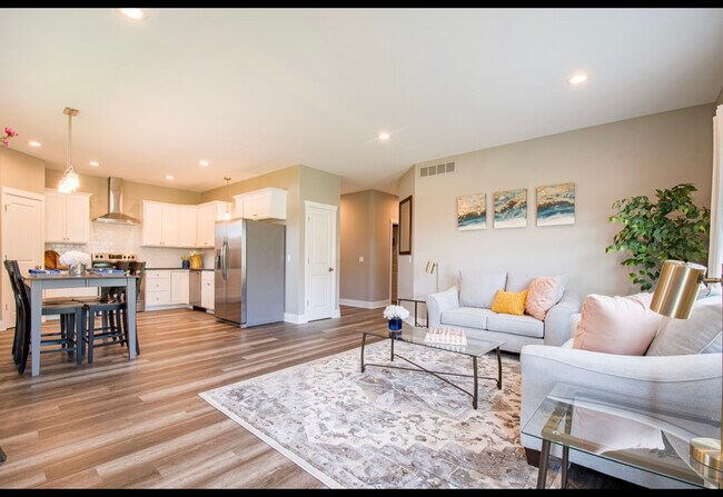 Building Photo - 211 Percy Dr