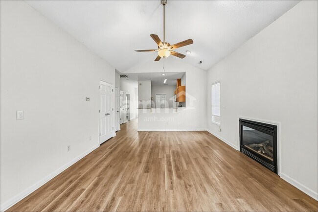 Foto del edificio - 104 Cameron Way Cir