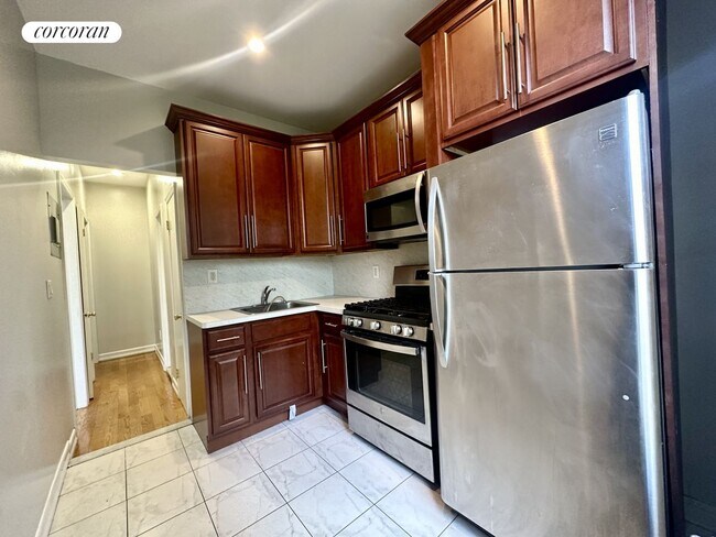 Foto del edificio - 223 Covert St.