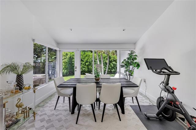 Foto del edificio - 8950 Byron Ave