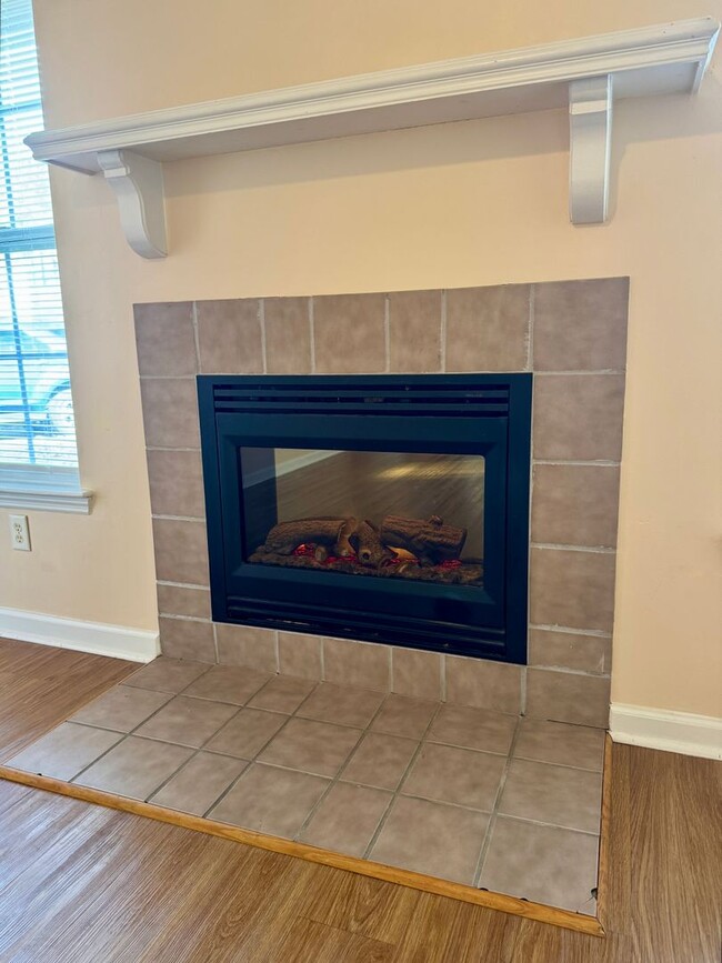 Foto del edificio - Adorable Duplex- End Unit on Cul-de-Sac