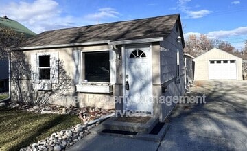 Building Photo - 427 Miles Ave