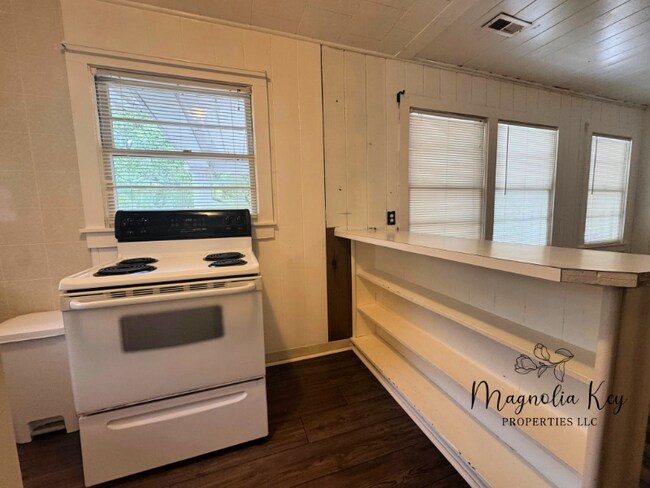 Foto del edificio - 7203 Porcher Dr