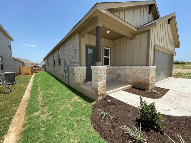 Building Photo - 173 Golden Bell Wy