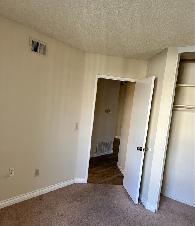 Building Photo - 10270 Rancho Carmel Dr