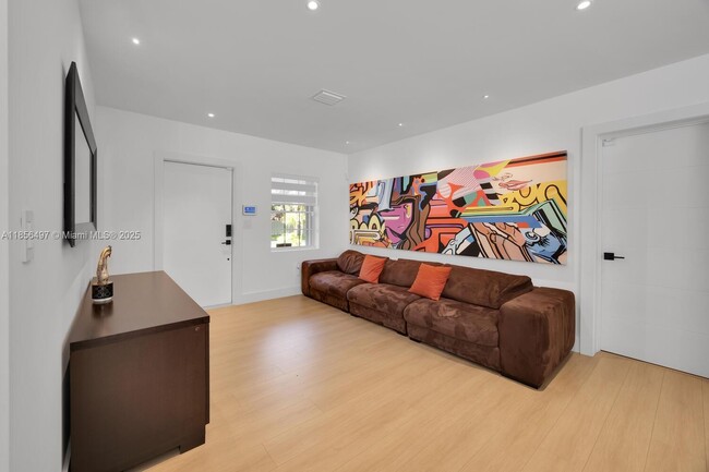 Foto del edificio - 5827 SW 69th Ct