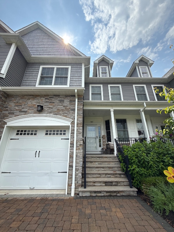 Primary Photo - 11 McCormick Ave N