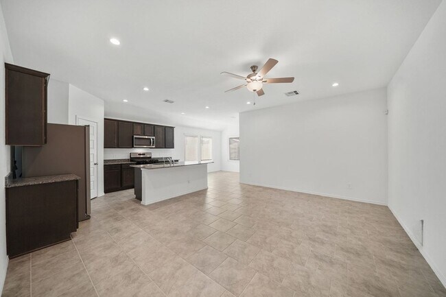 Foto del edificio - 7502 Fierce Friesian Ln
