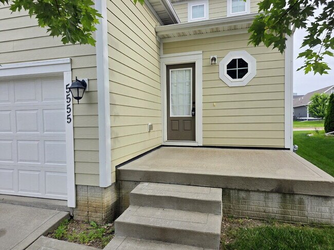 Building Photo - 5555 S Prairie View Dr