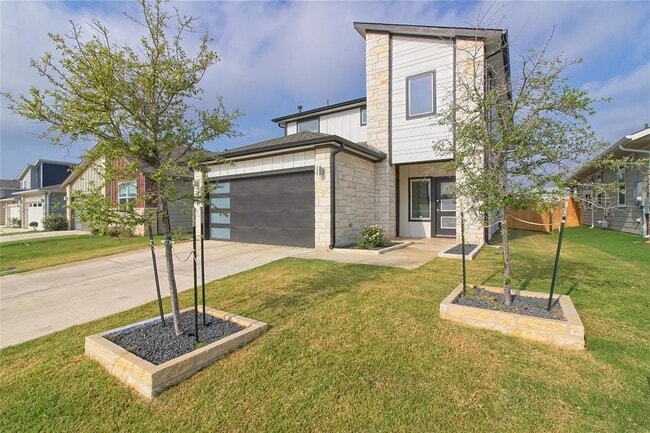 Building Photo - 200 Geminiflora Bend