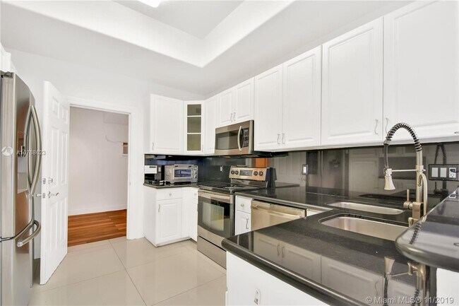 Building Photo - 20895 NE 30th Pl