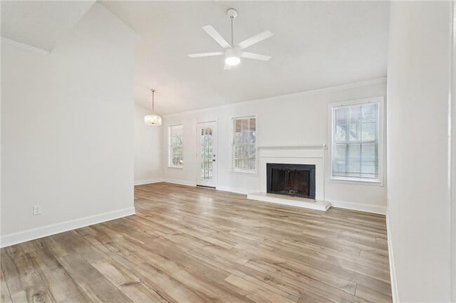 Building Photo - 240 Plantation Glen Ct