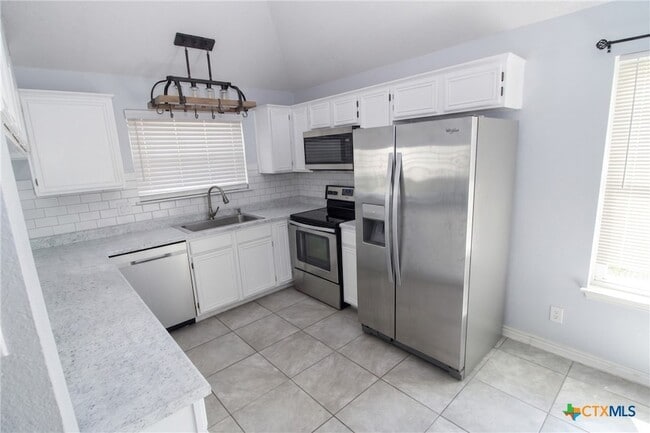 Building Photo - 2702 Cactus Dr