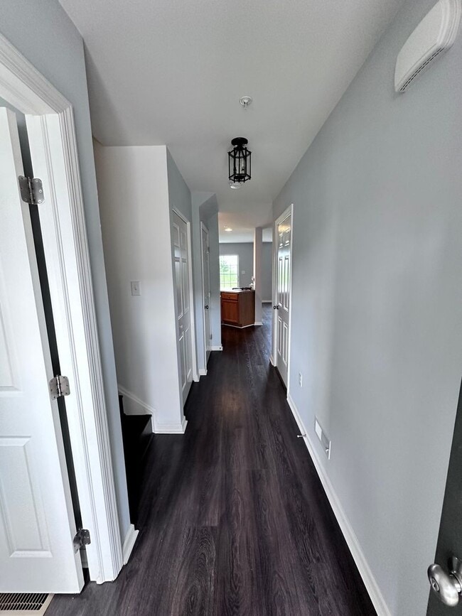 Building Photo - Charming 3 Bedroom Townhome in Palmyra