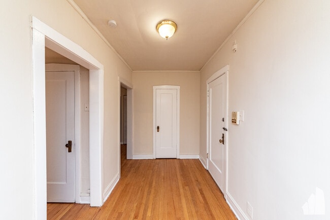 Building Photo - 1133 Oak