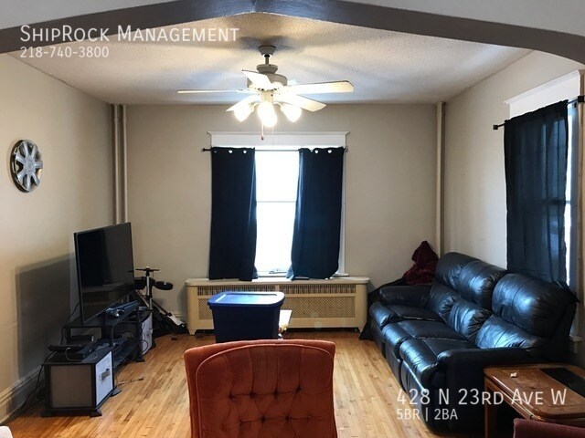 Foto del edificio - 428 N 23rd Ave W