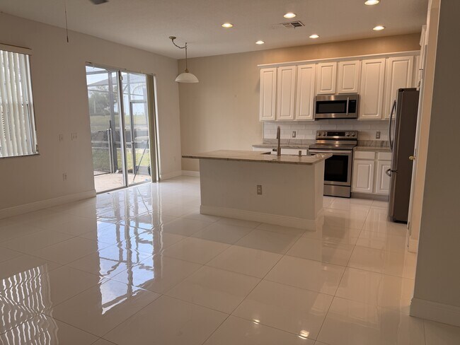 Building Photo - 1112 Pine Ridge Dr