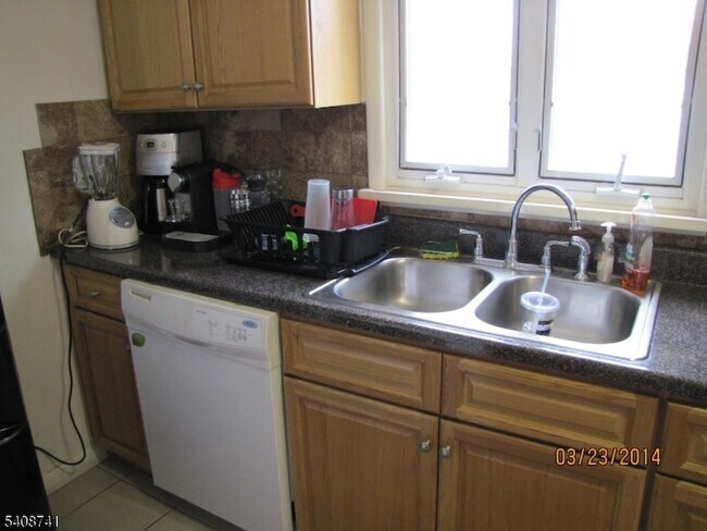 Foto del edificio - 298 Luddington Ave