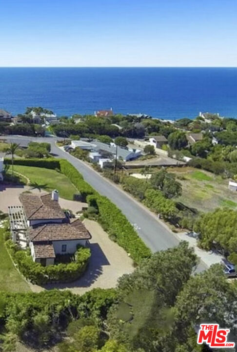 Foto del edificio - 29458 Bluewater Rd