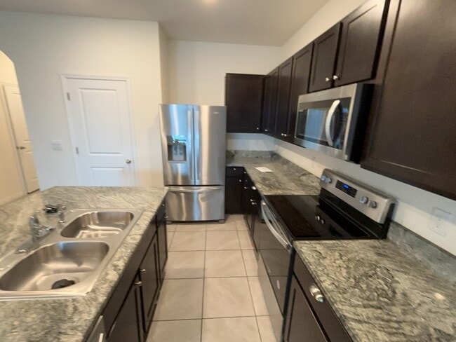 Building Photo - 5227 Dragonfly Dr