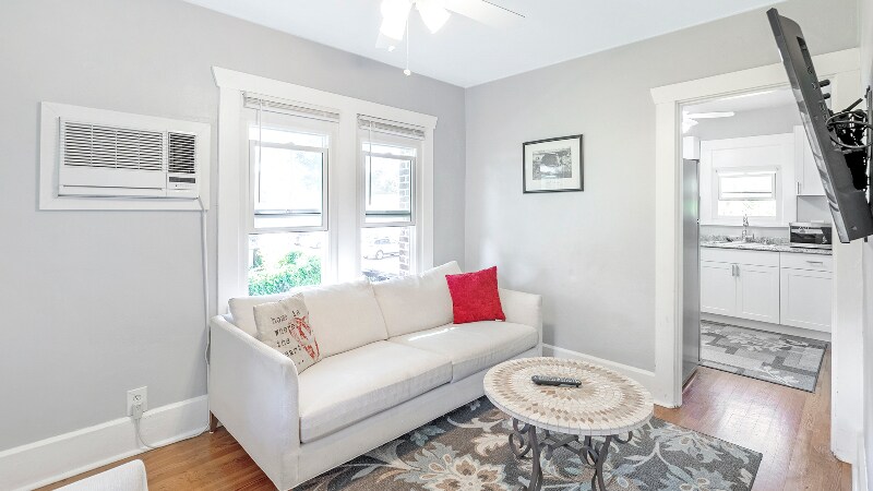 Foto principal - 808 1/2 Grove St N