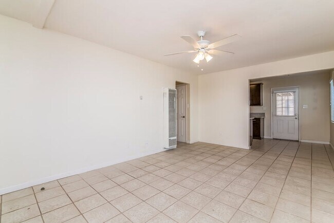 Building Photo - 2093 Goodall Ave