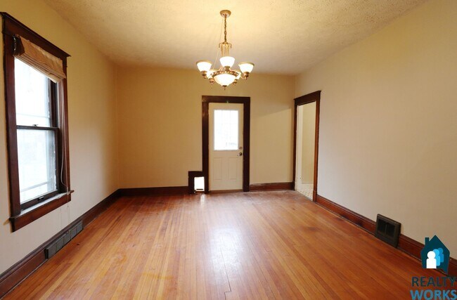Foto del edificio - 3 Bedroom Home Available!