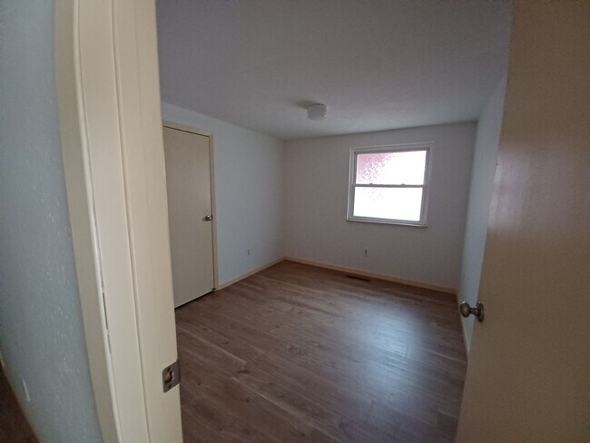 Building Photo - Rare 2BR 1BA Home with extra large 2 Car G...