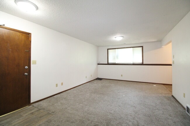 Building Photo - 484 S 19th St